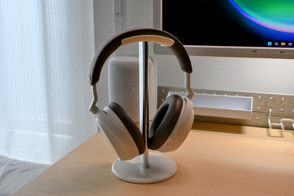 白いヘッドホン